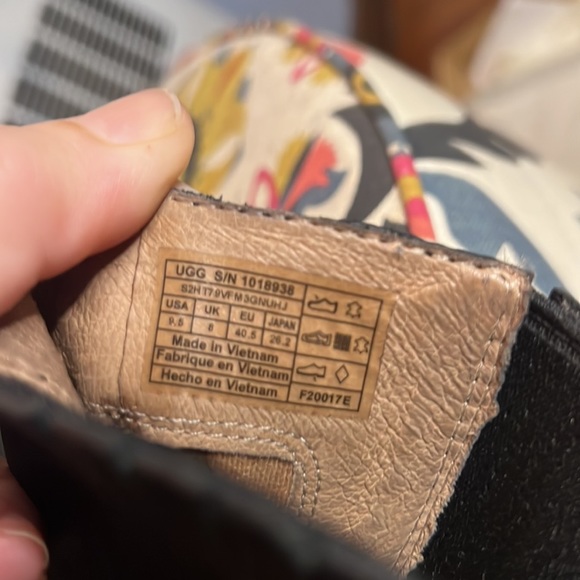 Ugg Camden boot- gently worn with box! - Picture 10 of 11